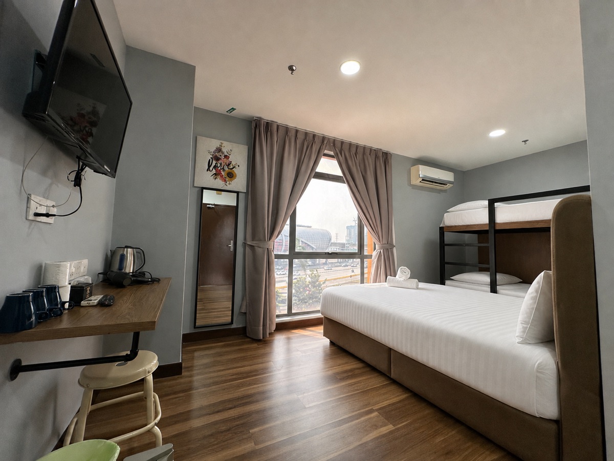 3C Hotel Puchong — Family Room — With View (Queen + Bunk Bed)