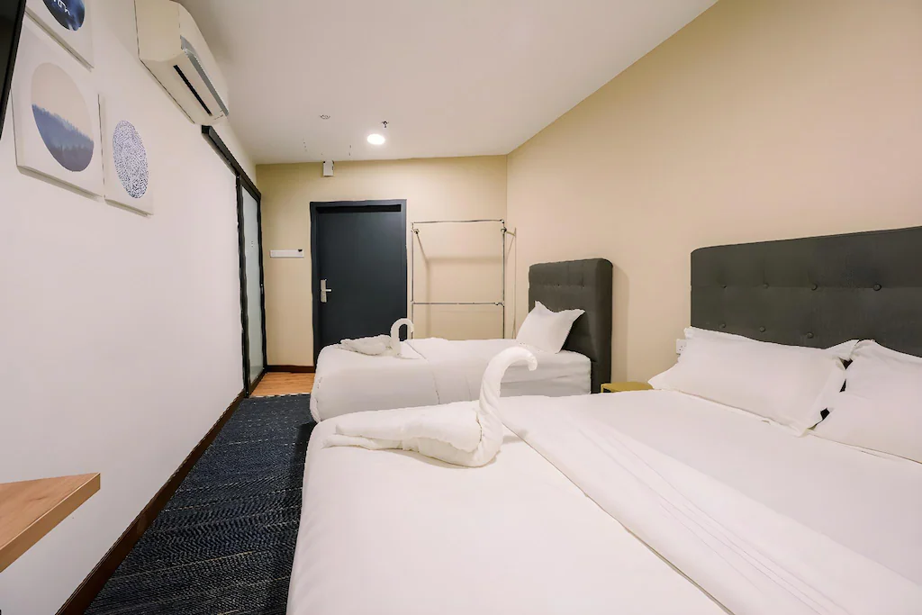 3C Hotel Puchong — Triple Room, no street view, photo 3