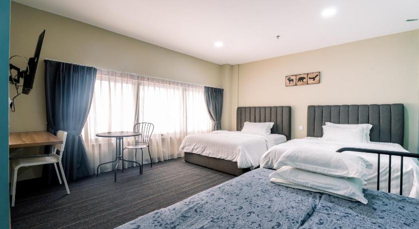 3C Hotel Puchong — Family Suite for 5 guests with street view, photo 1